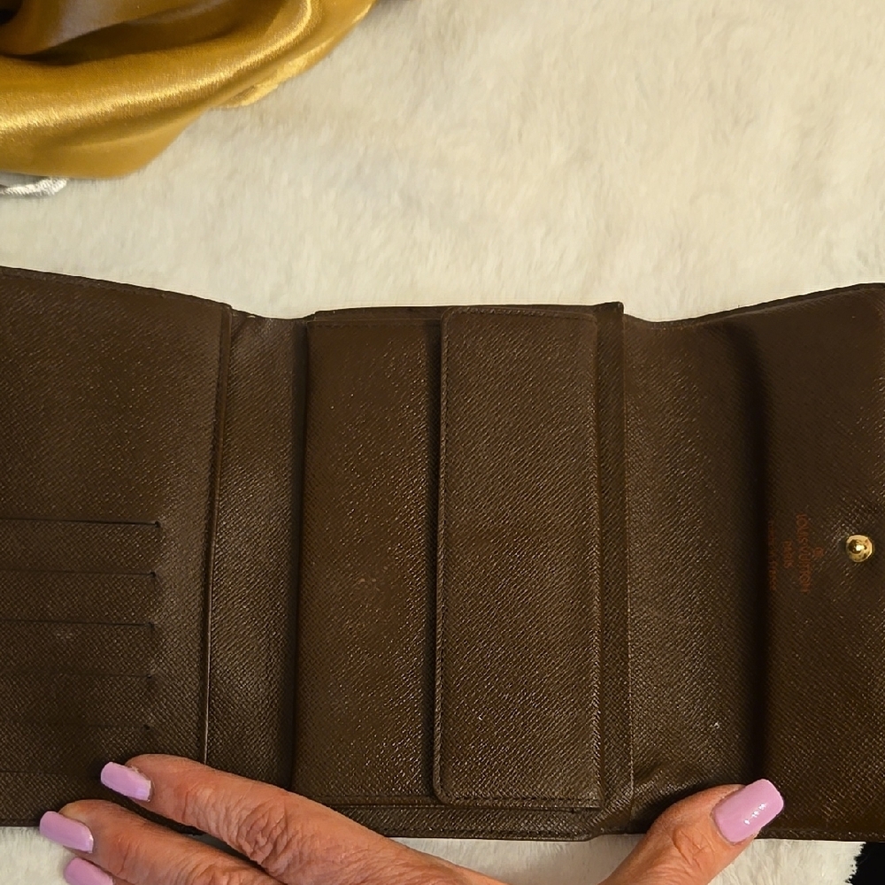 Louis Vuitton Checkered Wallet - Picture 8 of 9